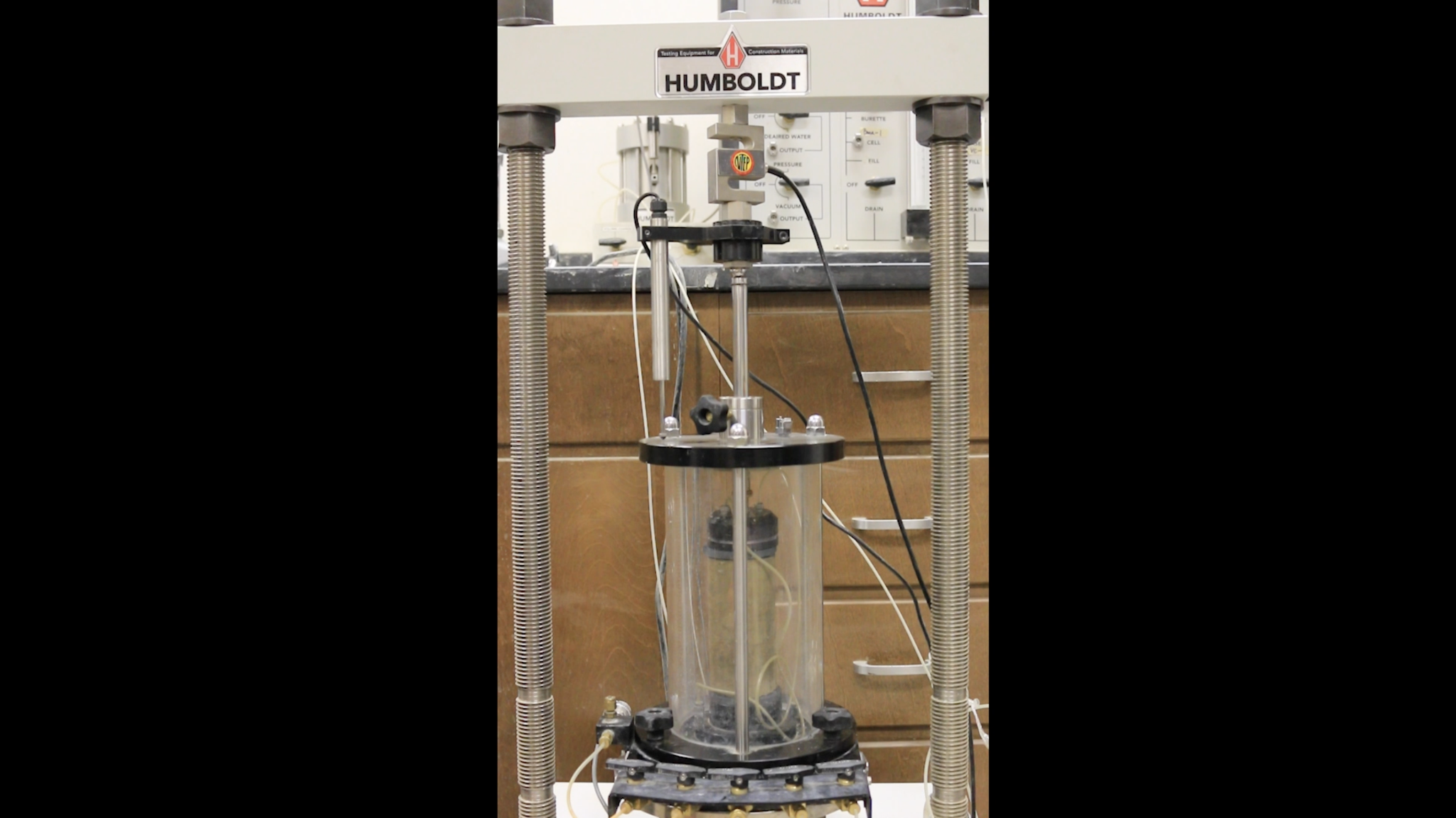 Unconfined Compressive Strength Test – Properties And Behavior Of Soil ...