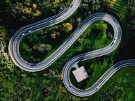 Horizontal profile of a curvy road.