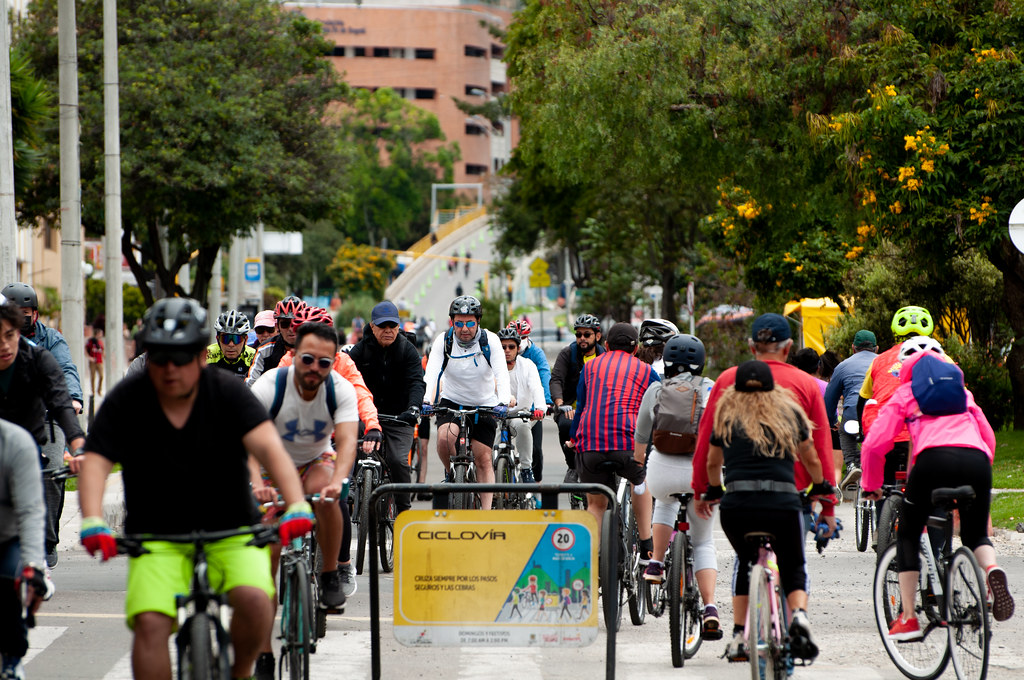 Photo of cyclists in Bogota using Ciclovia.