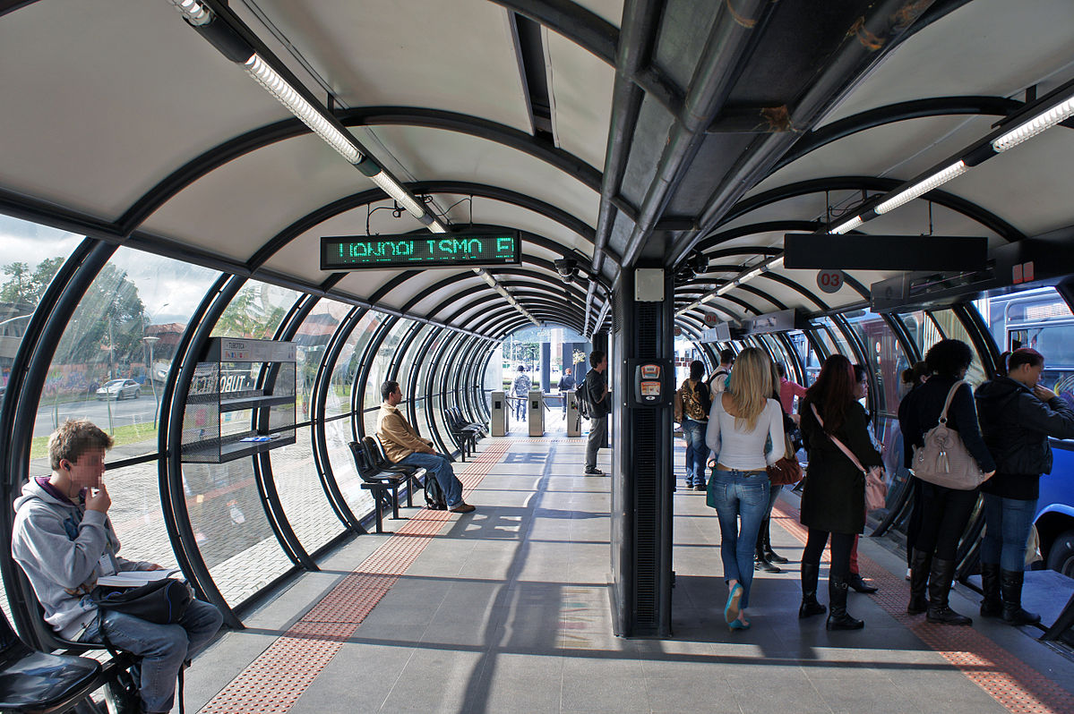 Photo of the double-tube bus stop, Marechal Floriano Station, Green Line, BRT Curitiba, Brazil