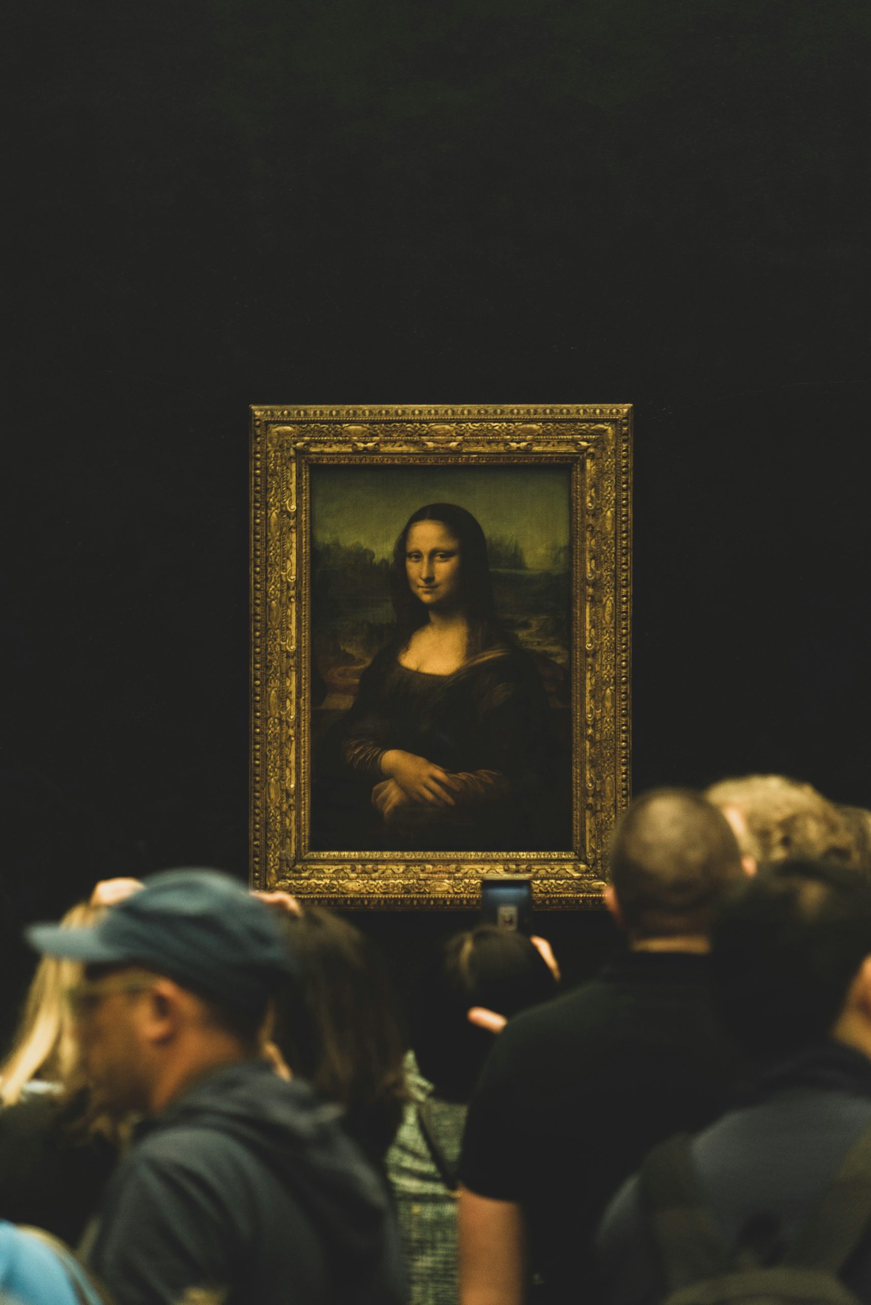 picture of Mona Lisa in museum